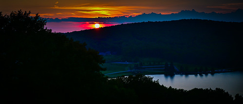 terraalta wv unitedstates sunset over alpine lake terra alta us usa wva west virginia pond water hulls landscape paysage mountain moutains hill hillside range pano panorama panoramic vista tree trees red orange yellow sun