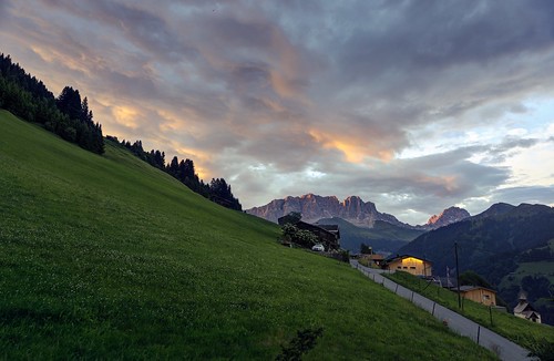 schuders schiers switzerland grison graubünden alps swissalps mountain village house road street dusk sunset day cloud cloudy outdoor light leadinglines sony a6000 selp1650 3xp raw photomatix hdr qualityhdr qualityhdrphotography fav100 evening
