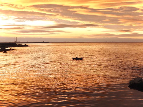 carmel canon ripples seascape orange sillhouettes man poolbegchimneys reflections evening sky rowing gold dalkey dublin thegoldenhour outdoor sunset