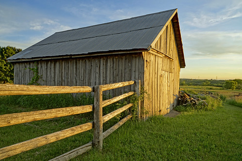 sony sonya7ii sonyfe24240mm barn farm agriculture sunset fence