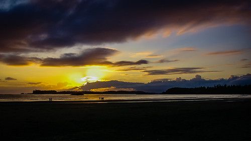 canada tofino chestermanbeach britishcolumbia vancouverisland travel vacation evening sunset pacificocean ocean