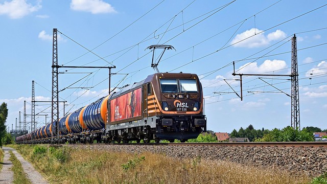HSL Logistik 187 536 mit Wascosa-Kesselwagenzug in Richtung Hannover (Dedensen-Gümmer, 16.07.2018).