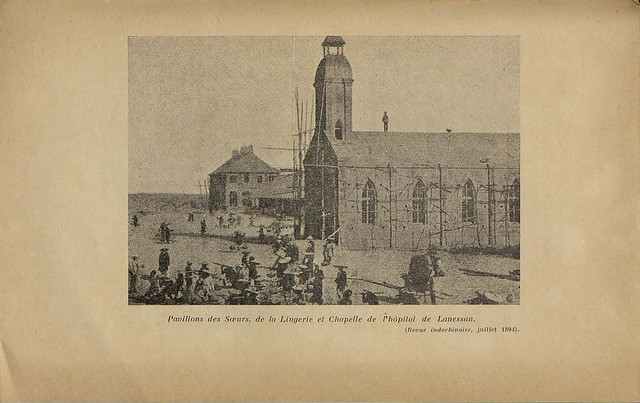 Pavillons des Soeurs, de la Lingerie et Chapelle de l'hôpital de Lanessan (Revue indochinoise, juillet 1894)