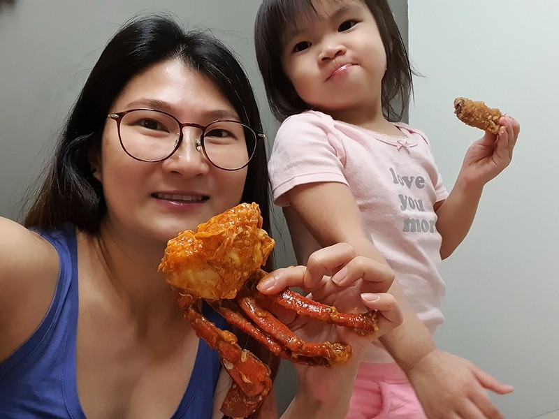 Mummy and daughter enjoying crabs