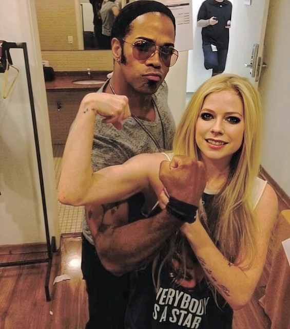 Avril Lavigne - Flexing Biceps