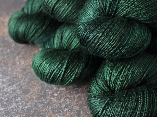 Brilliance 4 Ply  – British Bluefaced Leicester wool/silk hand-dyed yarn 100g – ‘Monstera’ (dark green)