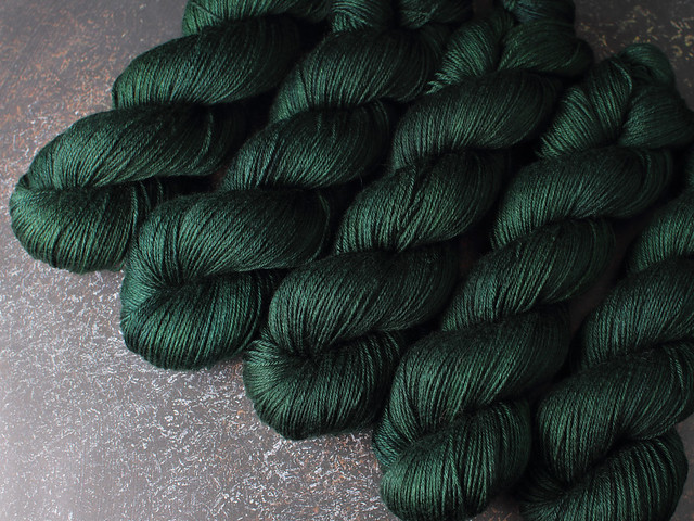 Brilliance 4 Ply  – British Bluefaced Leicester wool/silk hand-dyed yarn 100g – ‘Monstera’ (dark green)