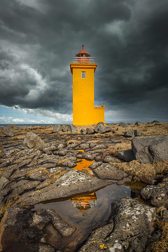 lighthouse stafnesviti iceland reykjanes beach reykjanespeninsular peninsular 100d canon sky clouds sea landscape orange rocks water seaweed rockpool