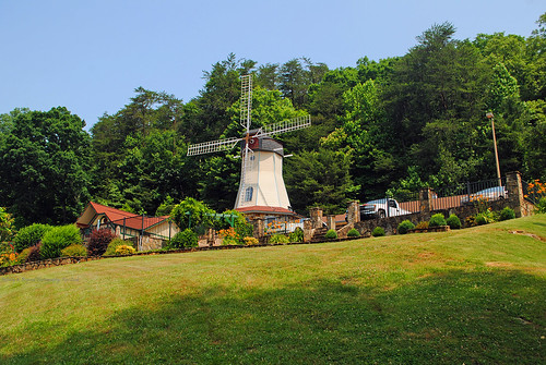 alpine helen heidi motel windmill landscape scenery