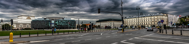 Multiphoto panorama of the Piłsudski Square with Metropolitan, Raffles Eurpejski and Dom Bez Kantów buildings, Warsaw, Poland.   393-Pano-Edit