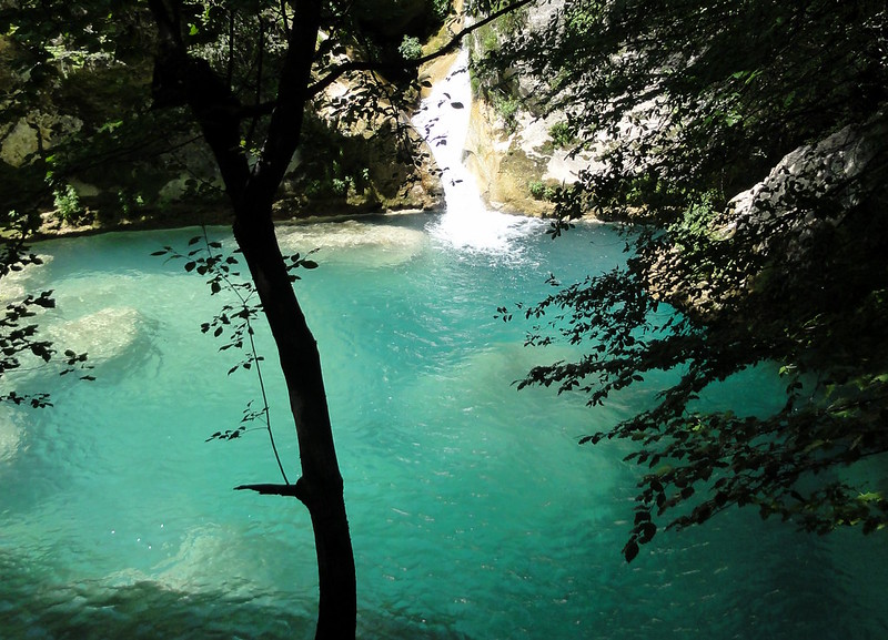 NACEDERO DEL RÍO UREDERRA CON SUS POZAS Y CASCADAS AZULES. NAVARRA. - Senderismo por España. Mis rutas favoritas: emblemáticas, paseos y caminatas (11)