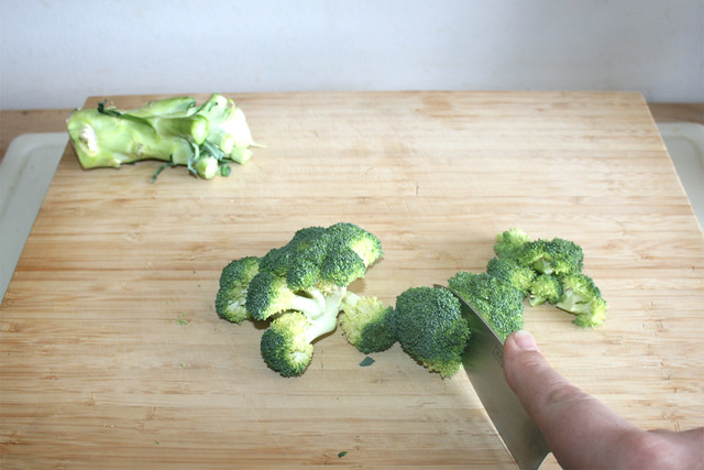 01 - Broccoli zerteilen / Divide broccoli