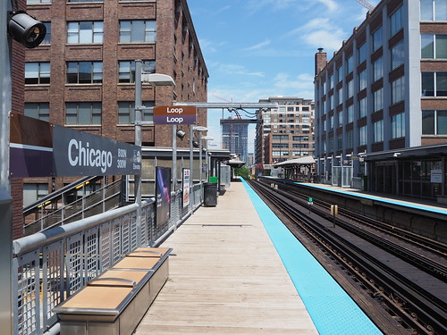 Southbound Brown/Purple Line platform at Chicago