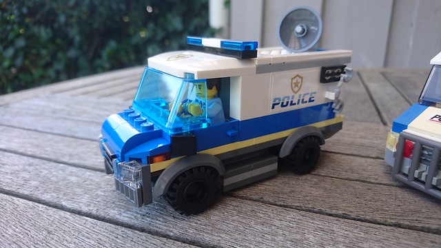 Hej på er igen. Här kommer då lite bilder på några av mina lite egna byggen. Det är då på svenska polisbilar som finns här i sverige och i de brittiska med. Sen även en gammal dags ambulans som vi i Sverige hade i för i tiden med den var bara vit och Röd.