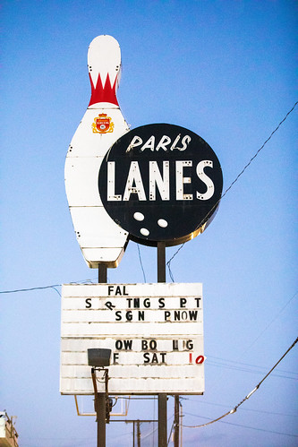 america paris parislanes texas usa unitedstates unitedstatesofamerica bowling bowlingalley neon neonsign fav10 fav25