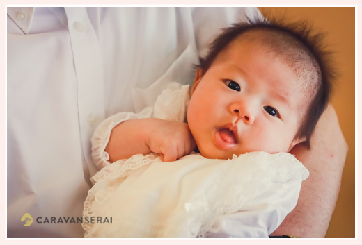 初宮参りの日　自然な赤ちゃんの写真　カワイイ