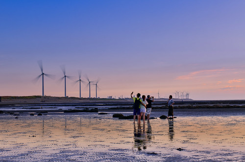 taiwan taoyuan guanyin outdoors windmill windpower wetlands reflection sunset 台灣 桃園市 觀音區 許厝港濕地 風車 風力發電 倒影 西部海岸線 westcoast 夕陽