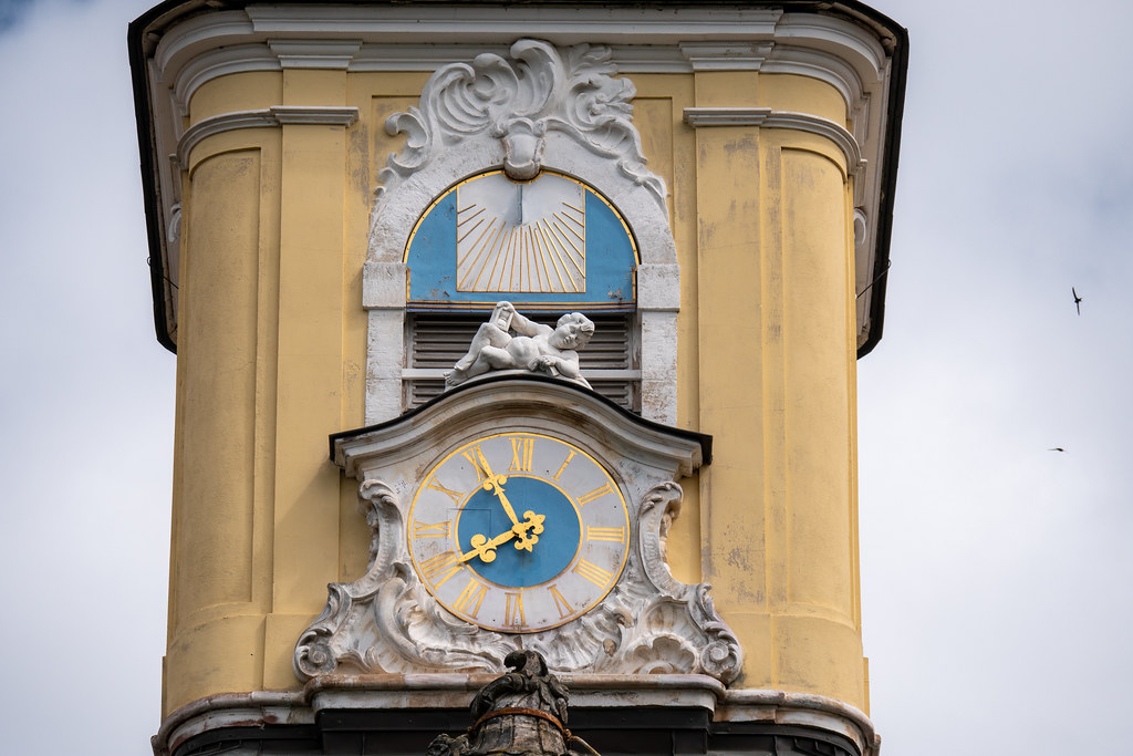 Leipzig, Gohliser Schlösschen: Uhr am Turm  - Leipzig, Gohlis Manor: Clock on the tower