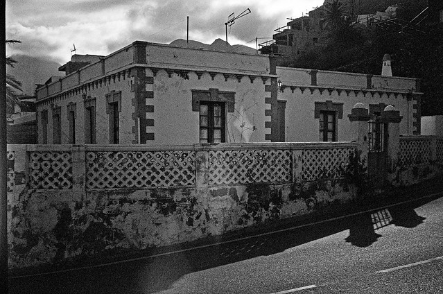 1467_2020.02.22 Leica Mini Zoom expired film 07-2012 Kodak BW400CN C-41 La Gomera Canary Island 2528_01