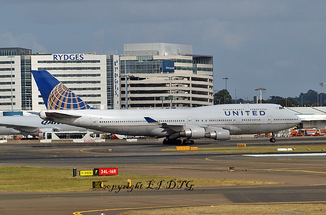 Boeing 747-422 N128UA United