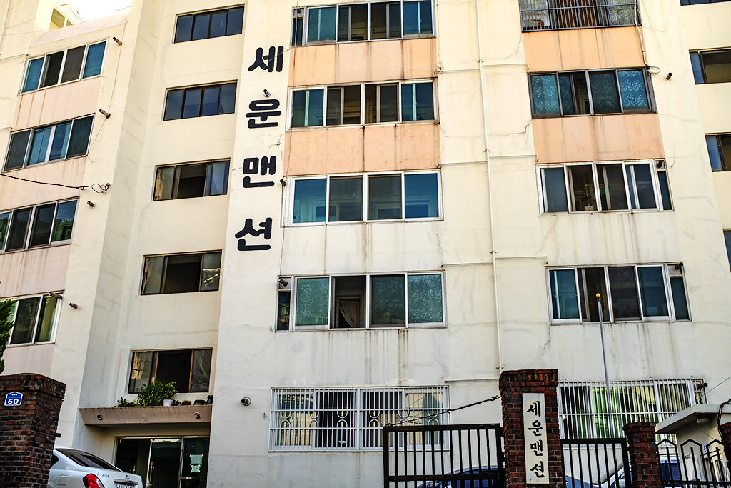 Apartment building in Geojeong-dong on 7-8-20--Busan
