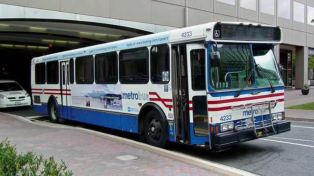 Metrobus 4233 at Crystal City