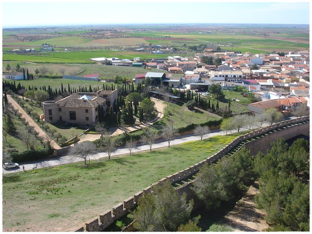 Caminos, muralla, casas y campos de Castilla/ Roads, wall, houses, and fields of Castile