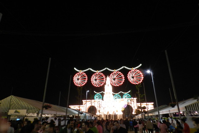 iluminacion de noche en Feria de Nuestra Señora de la Salud de Cordoba 04