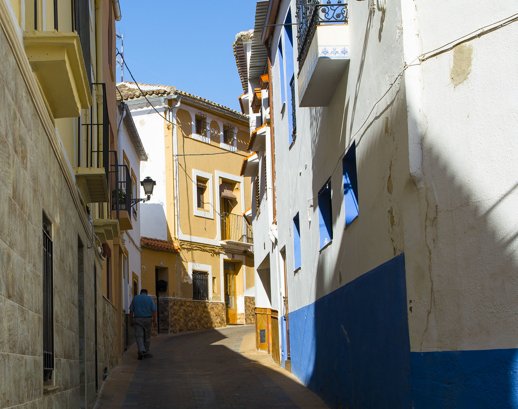 calle arriba (going up the street)