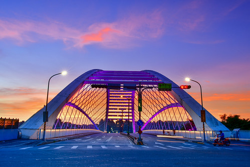 taiwan newtaipeicity sunset sky bridge cloud lighting sanxiadistrict 台灣 新北市 三峽區 三角湧大橋 夕陽 橋樑 火燒雲