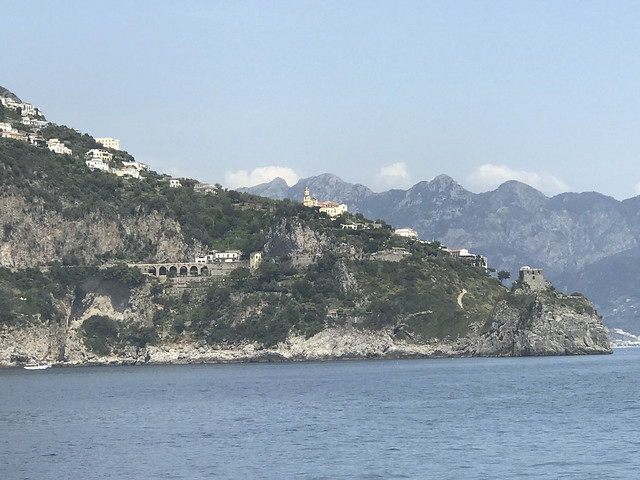 Amalfi : Entrata nel Porto