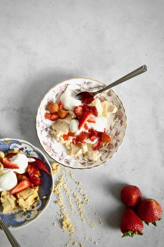 rhubarb ginger eton mess