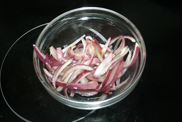 05 - Angedünstete Zwiebel bei Seite stellen / Put braised onion aside