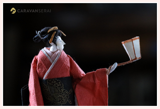 提灯を持つ女性の横顔（着物姿） |　紙人形作家、故「荻原敏子」氏の作品　