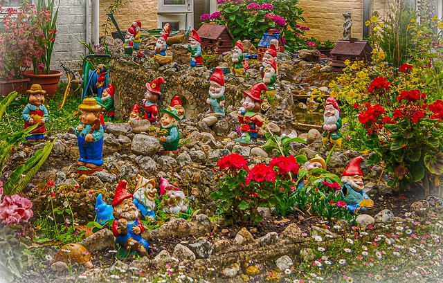 A COUNTRY GNOME HDR