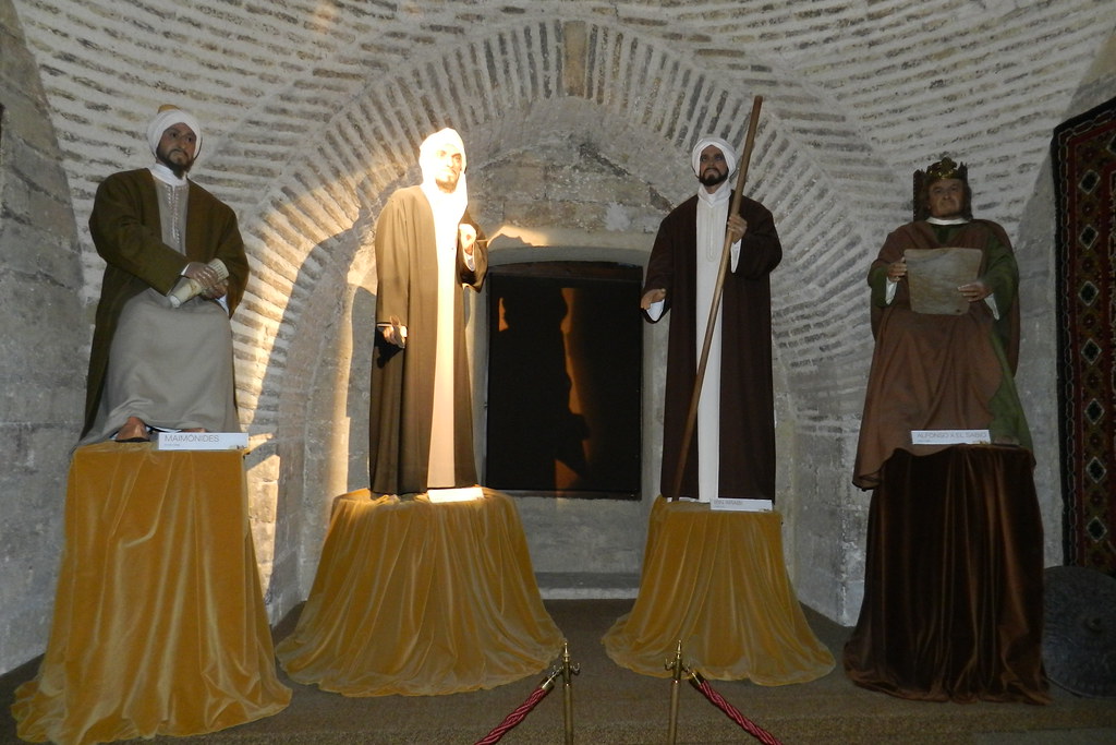 Sala de los filosofos estatuas Museo Vivo de Al-Andalus Torre de Calahorra Cordoba