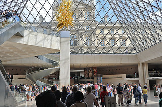 Louvre - Architecture ticketing lobby crowd