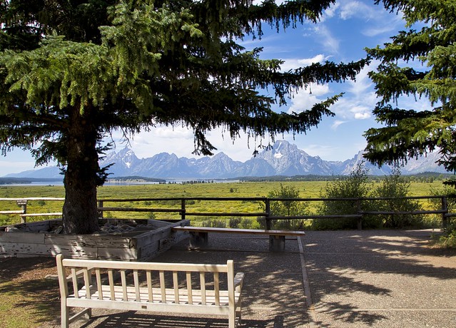 Seat and enjoy the Grand Tetón Mountains. Jackson Lake Lodge, Wyoming
