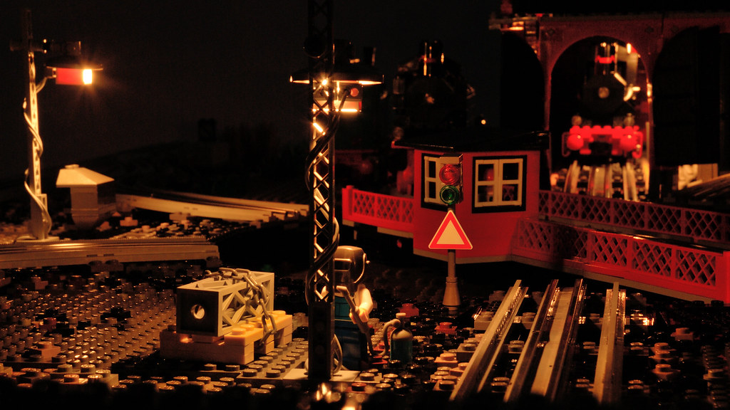 LEGO 12 V Roundhouse – work at night