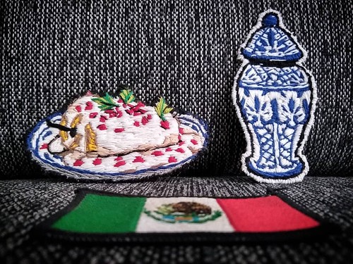 Temporada de chiles en nogada en el lugar de tu preferencia. * * * #puebla #poblano #mexico #mexican #mexicanfood #chilesennogada #chileennogada #embroidery #bordado (en Puebla, Mexico) https://ift.tt/32cKQiK