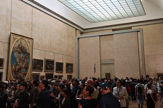 Musée du Louvre - Painting Leonardo Da Vinci Mona Lisa room crowd