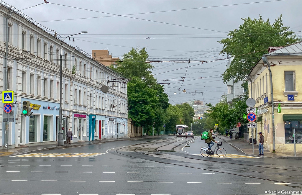 Как в Москве делают приоритет для трамвая светофор,трамвай,общественный транспорт,молодцы