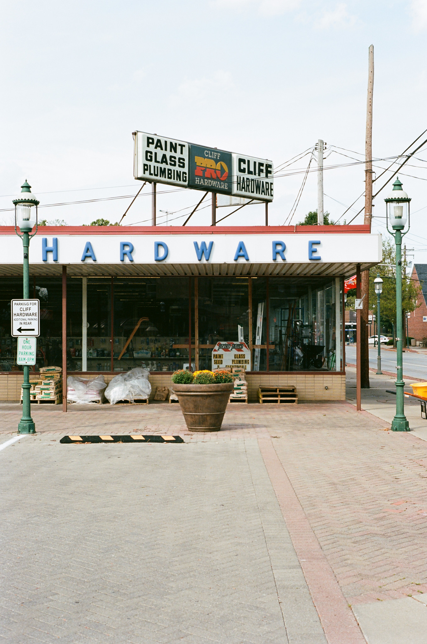 Cliff Hardware