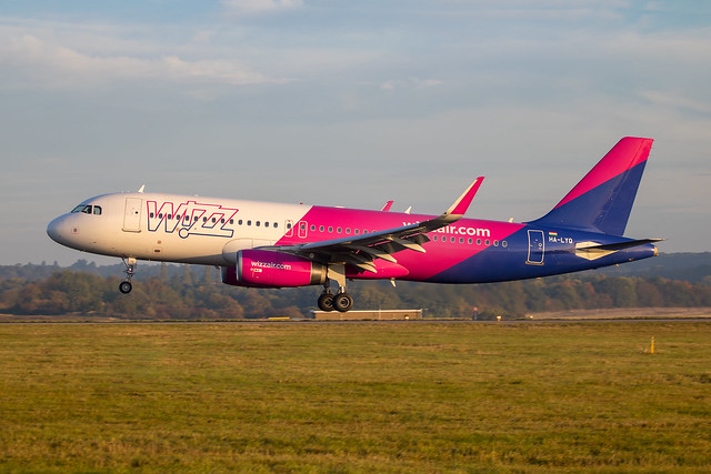 Wizz Air - Airbus A320-232/S HA-LYQ @ London Luton
