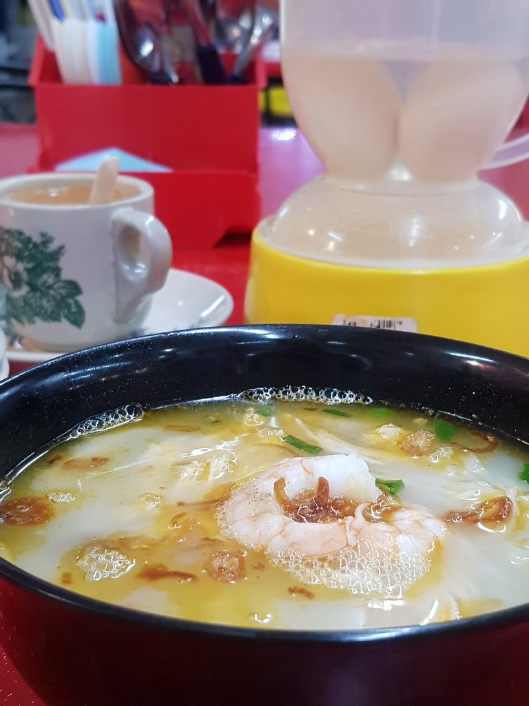 怡保河粉 Ipoh Hor Fun rm$6.5, 半熟蛋 Half-boiled egg rm$3, 奶茶 Milk Tea rm$1.80 @ 好好吃美食坊 Restoran Ho Ho Chiak Puchong Bandar Puteri