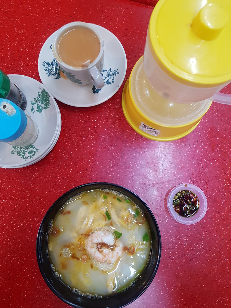 怡保河粉 Ipoh Hor Fun rm$6.5, 半熟蛋 Half-boiled egg rm$3, 奶茶 Milk Tea rm$1.80 @ 好好吃美食坊 Restoran Ho Ho Chiak Puchong Bandar Puteri