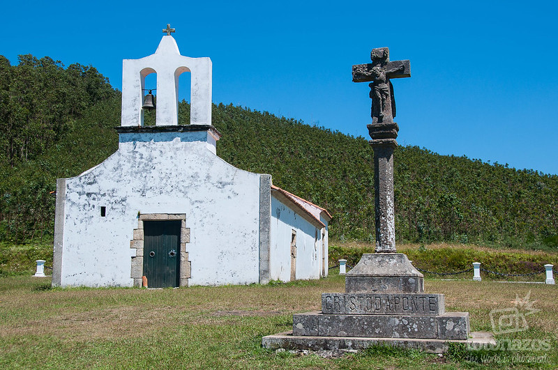Mirador, cruceiro y la ermita de Santo Antón de Corveiro en Cedeira