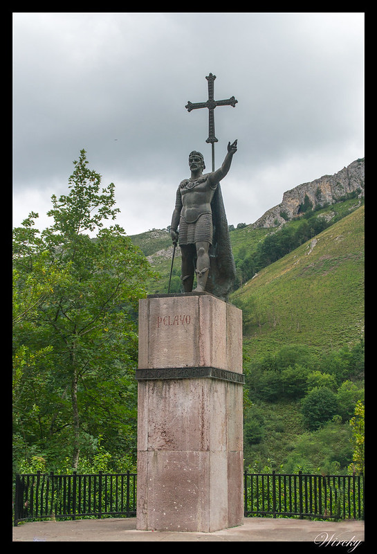Monumento al rey Pelayo en Covadonga