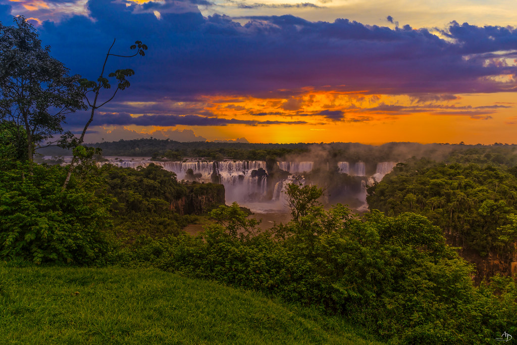 Chutes d'Iguazú à la frontière entre l'Argentine et le Brésil