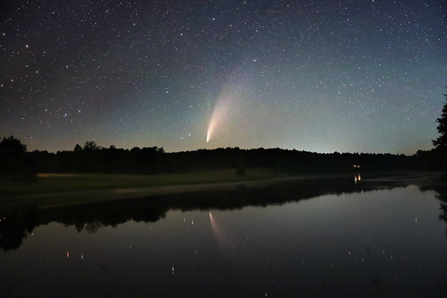 comet neowise c2020f3 reflection pond canonra night sky stars stargazing landscape astrophotography water light